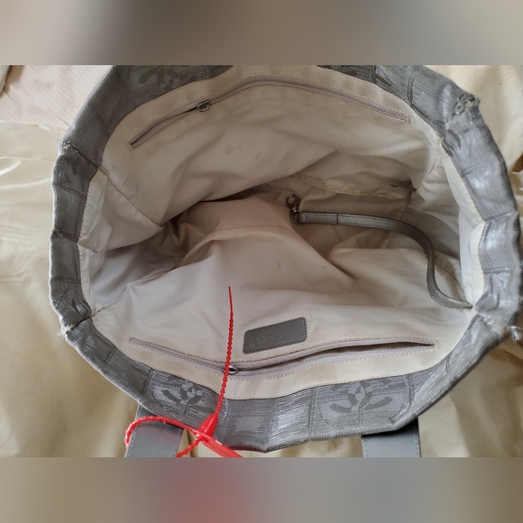 Authentic sparkling Chanel tote - Picture 7 of 8